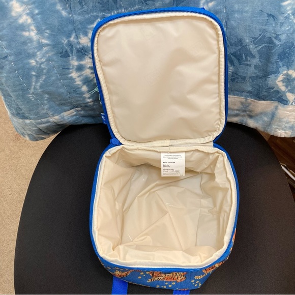 ❌DONATED❌Thistle & Thread Tiger Lunchbox - Picture 3 of 4